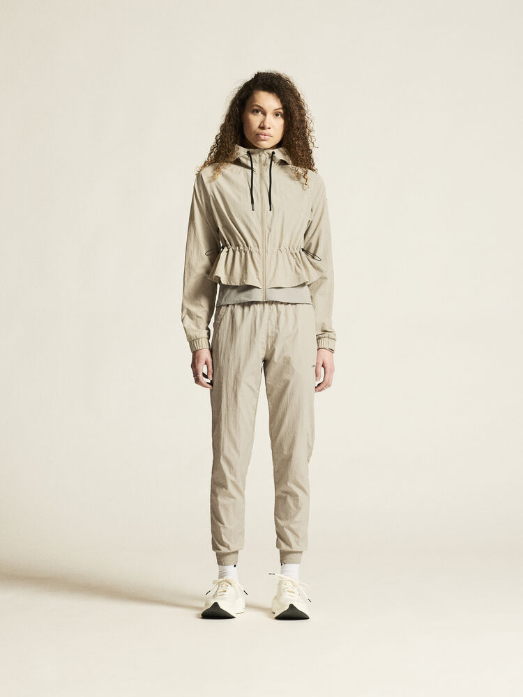 1914692-608000_ADV-Join-Windbreaker-W_closeup1