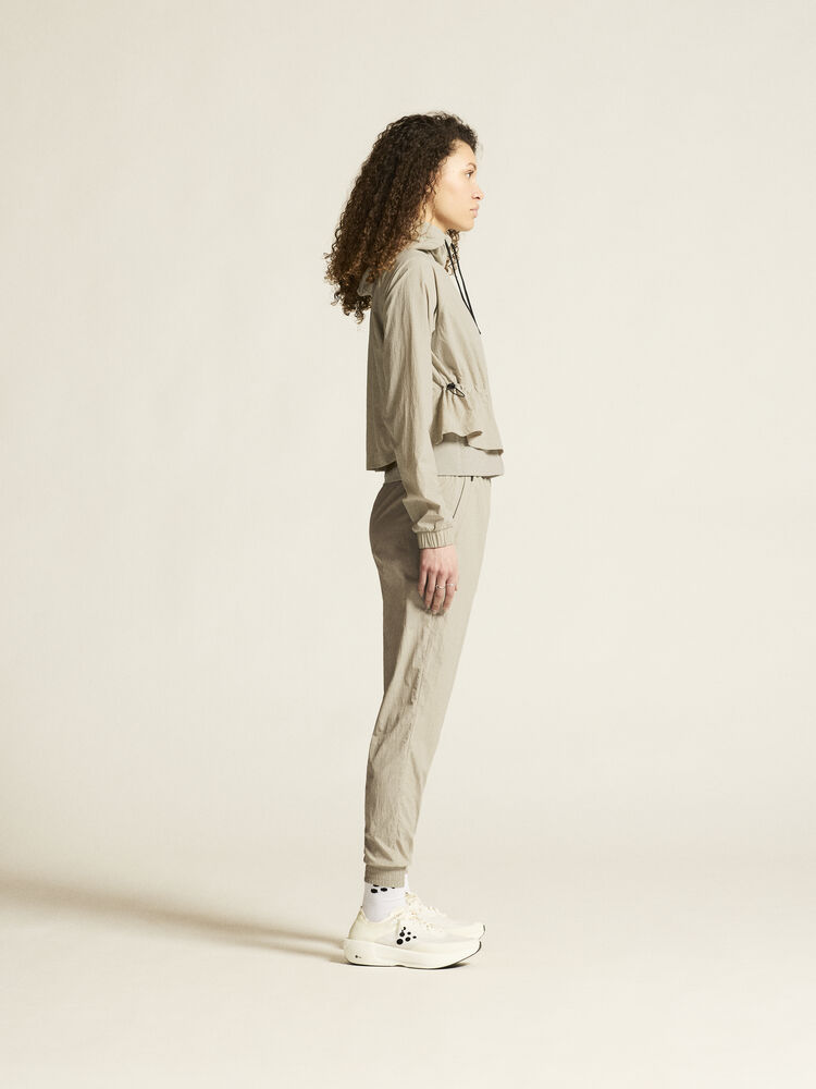 1914692-608000_ADV-Join-Windbreaker-W_closeup2